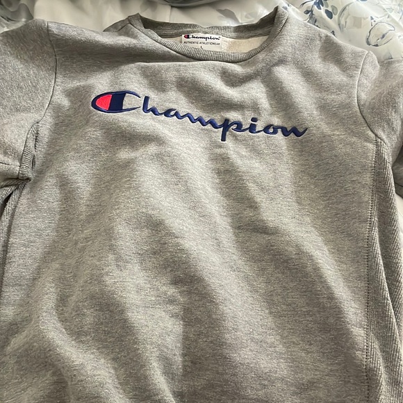 AUTHENTIC CHAMPION SWEATSHIRT - Picture 1 of 1